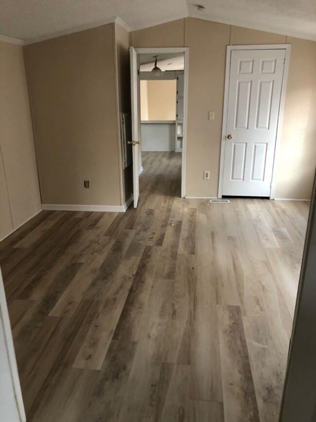 Building Photo - 112 Ponds Ln