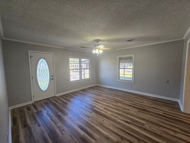 Building Photo - 2 Bed/1 Bath House