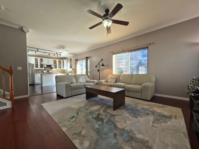 Building Photo - 3817 Baybrook Dr