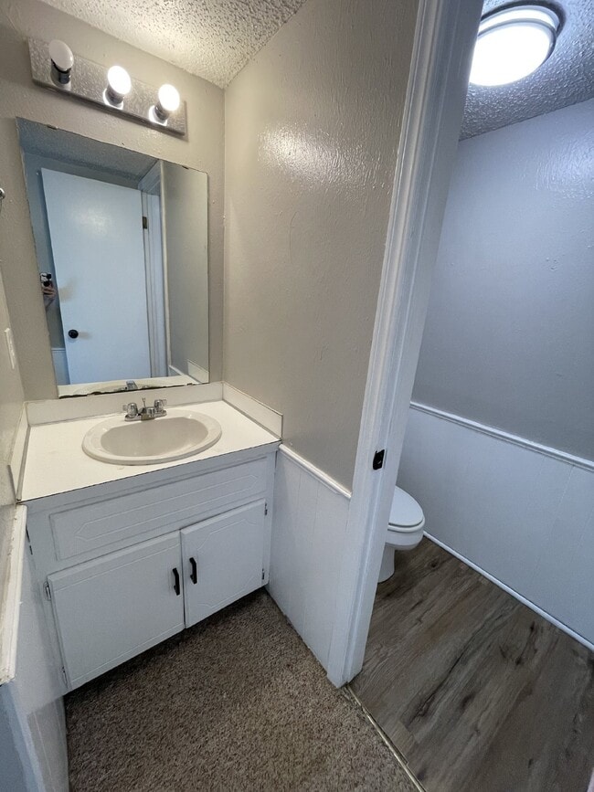 Building Photo - 3-Bed, 2.5 Bath Condo