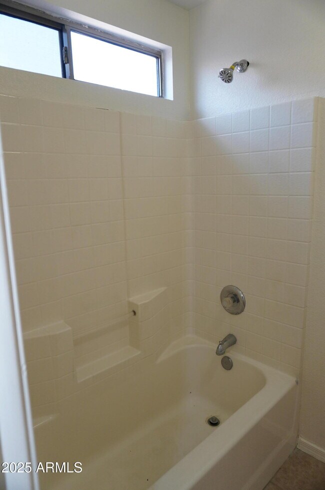 Building Photo - 825 E Lamonte St