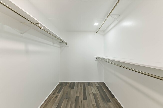 Building Photo - 14 Greenway Plz