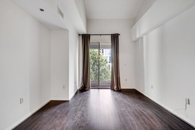 Building Photo - Ideally located near the Metro and Tysons ...