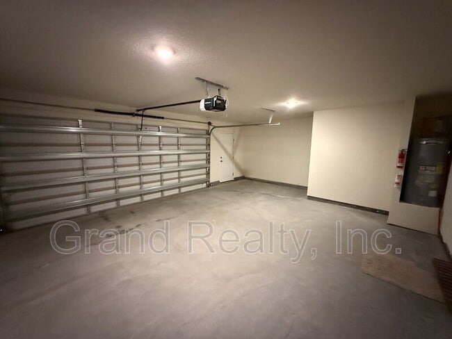 Building Photo - 4423 Village Oak Ln