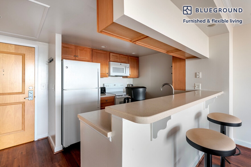 Building Photo - 3900 Fairfax Dr