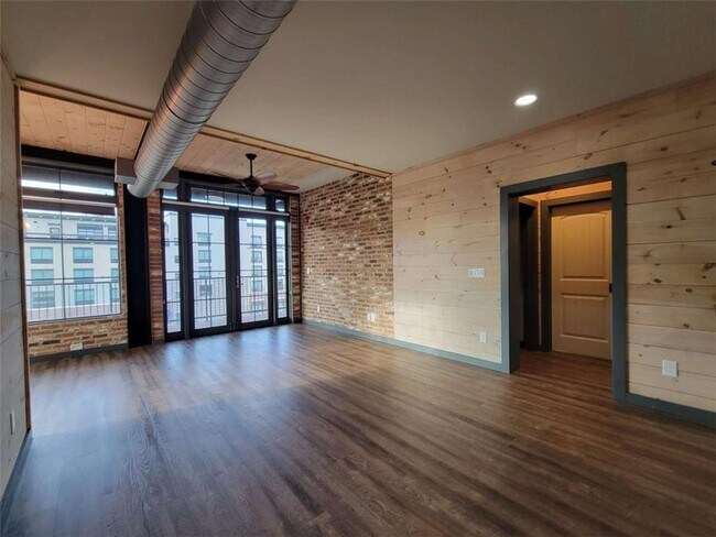 Building Photo - 550 E Main St