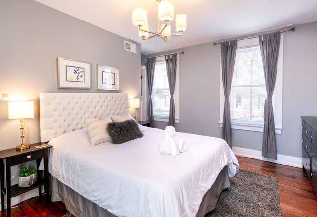 Building Photo - 1602 Mansfield St