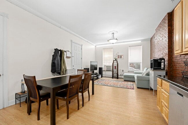 Building Photo - 215 1st St