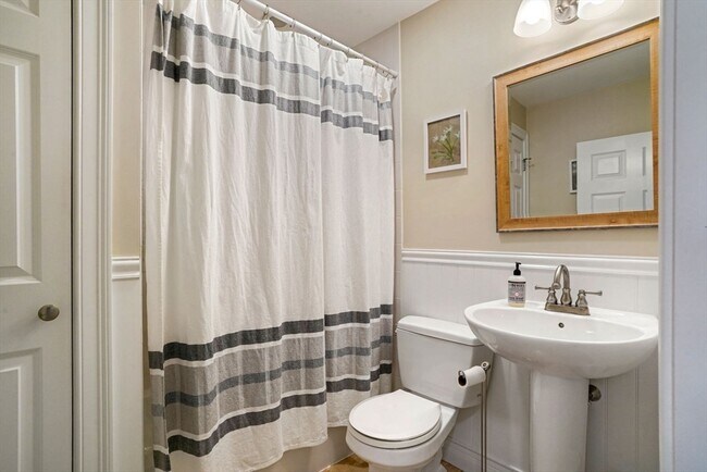 Building Photo - 596 E 2nd St