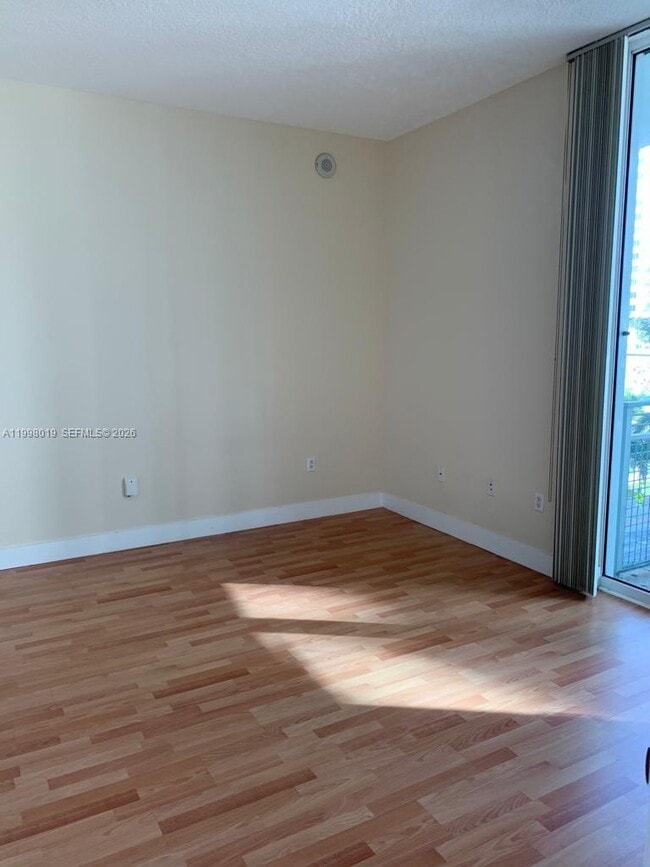 Building Photo - 350 NE 24th St