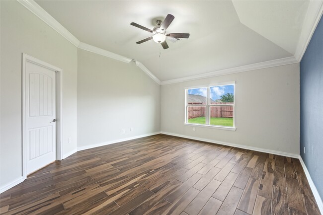 Building Photo - 8934 English Manor Dr