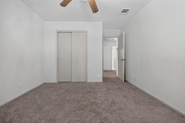 Building Photo - 2412 Kale Dr