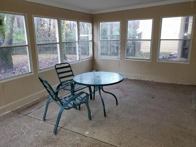 Building Photo - 6915 Brady Hill Dr