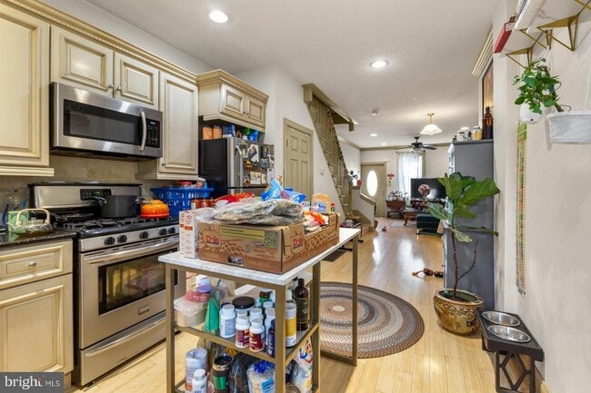 Building Photo - 139 Davis St