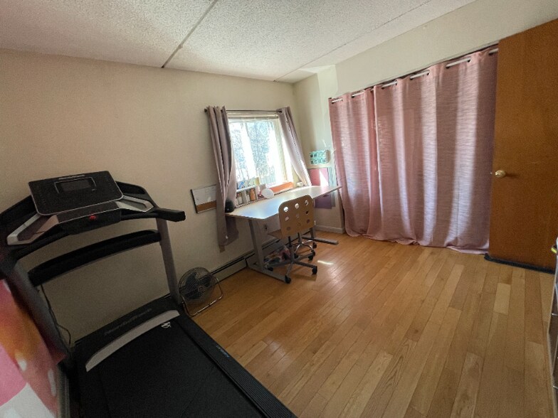 Building Photo - 122 Sycamore St