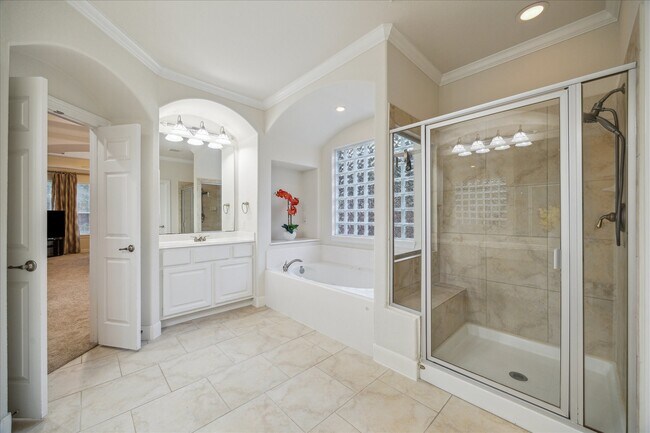 Building Photo - 18063 Crescent Royale Way