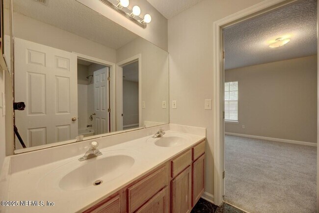 Building Photo - 14014 Summer Breeze Dr