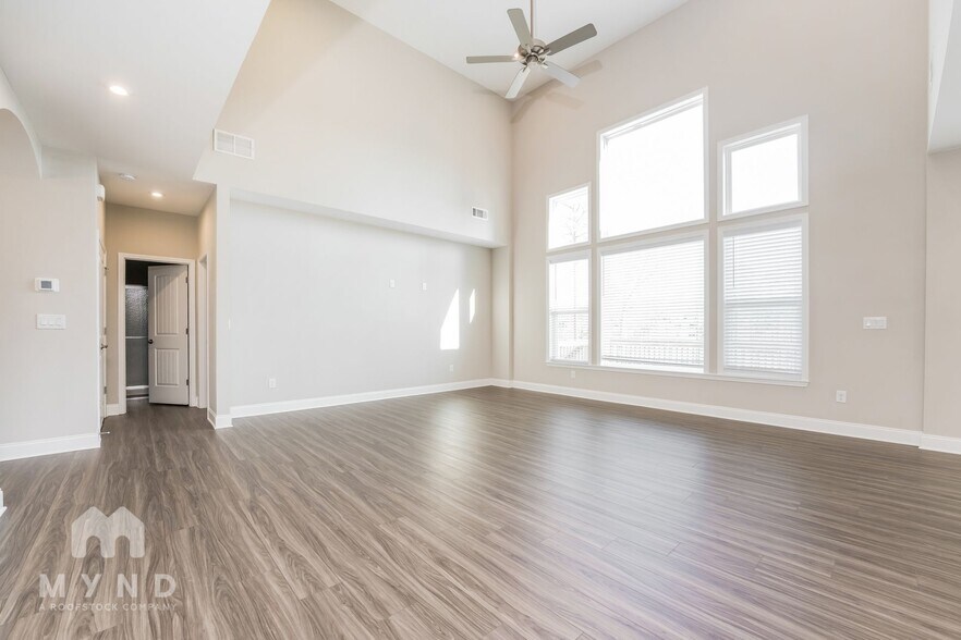 Building Photo - 584 Michigan Cir