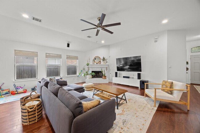 Building Photo - 15609 Royal Dublin Dr
