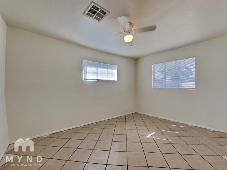 Building Photo - 5632 N 35th Ave