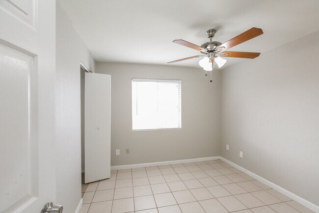 Building Photo - 5233 W Cypress St