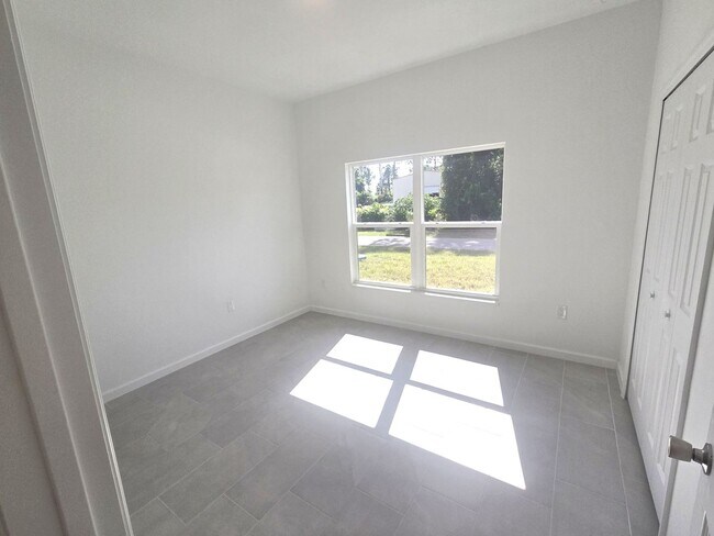 Building Photo - 3373 Gossamer Ave