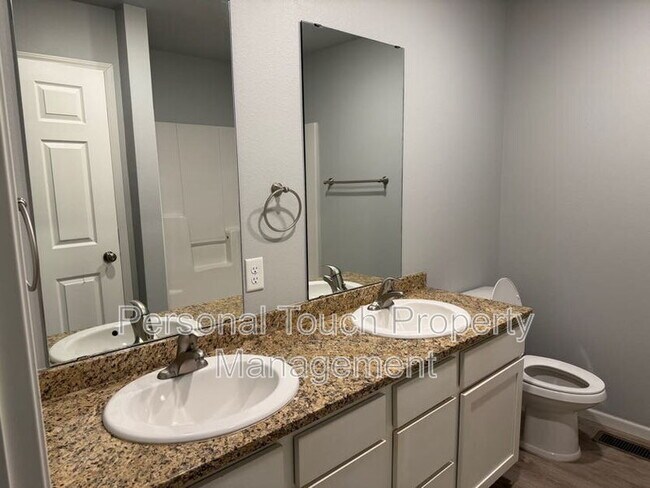 Building Photo - 808 7th Ave S