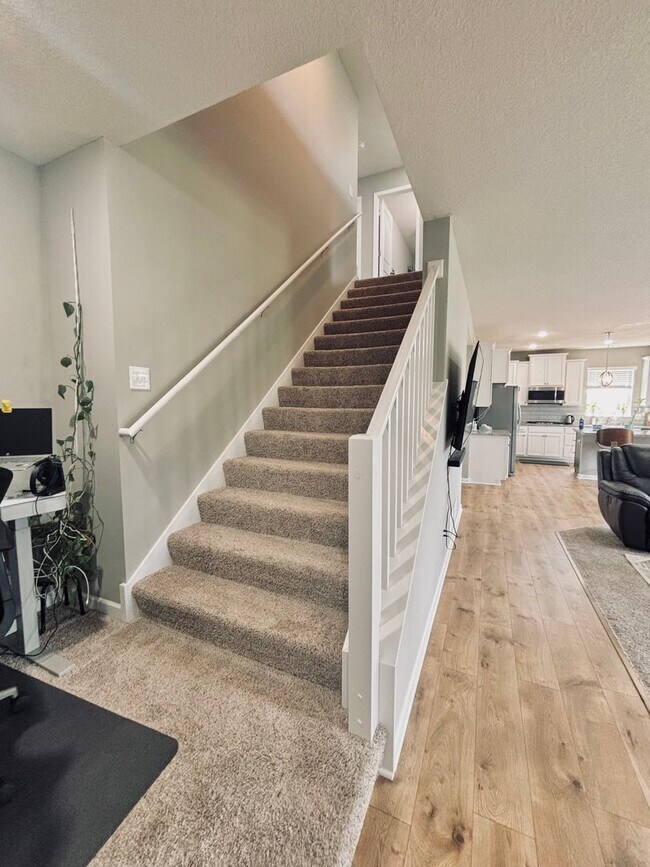 Building Photo - Stunning 5bed/3 1/2 bath Home in Shakopee!