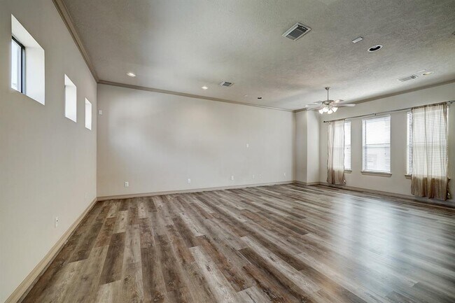 Building Photo - 5701 Kiam St