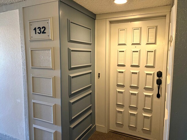 Building Photo - Updated Single-Level Condo in Mission Ridge with Resort-Style Amenities