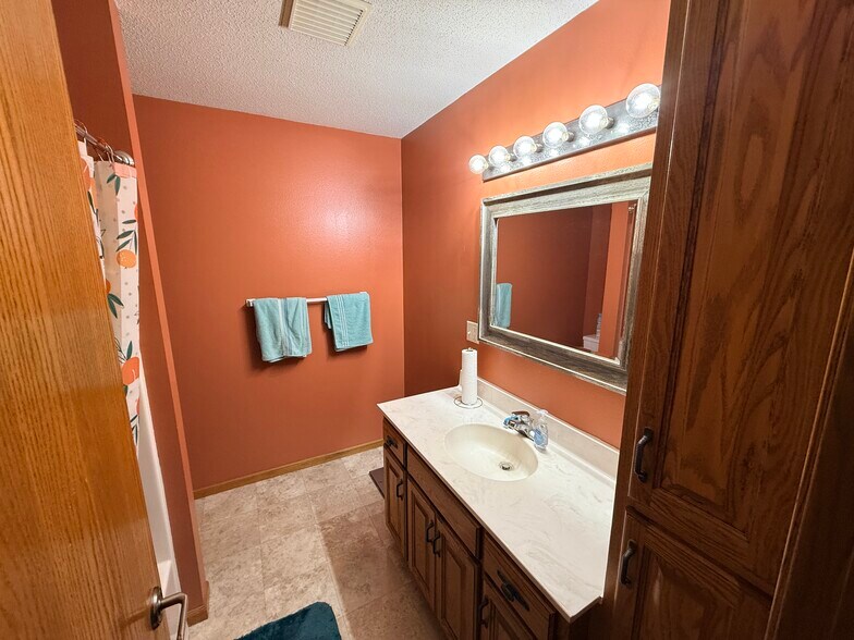 Building Photo - 602 5th Ave S