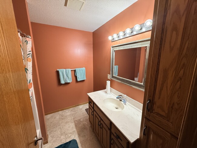 Building Photo - 602 5th Ave S