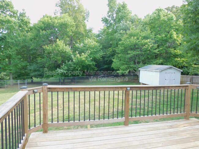 Building Photo - 2804 Mitchell Wood Dr