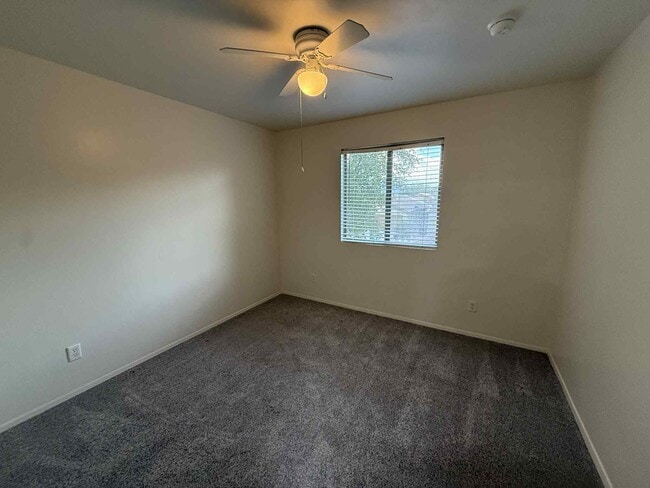 Building Photo - 640 W Emerald Key Dr