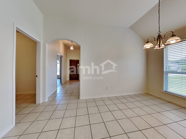 Building Photo - 1385 Tanglevine Dr