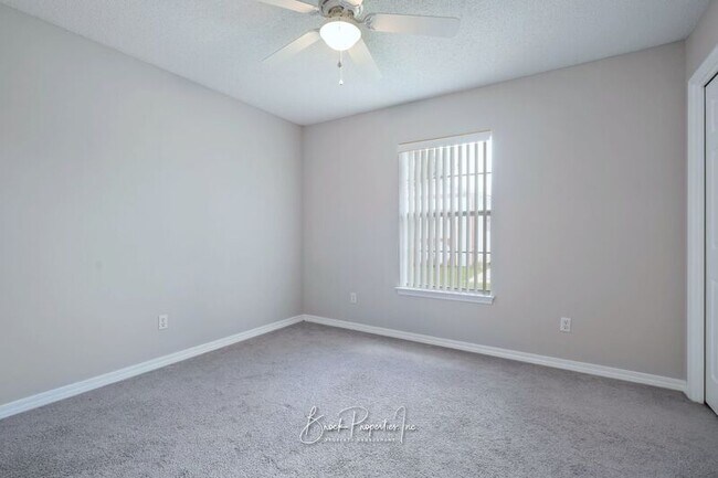 Building Photo - 2100 Blue Wind Dr