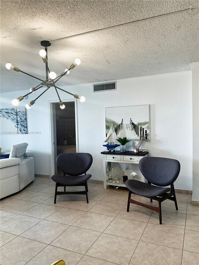 Building Photo - 1833 S Ocean Dr