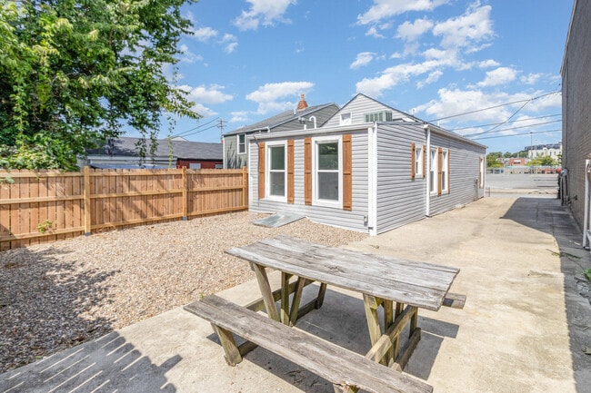 Building Photo - 1026 Orchard St