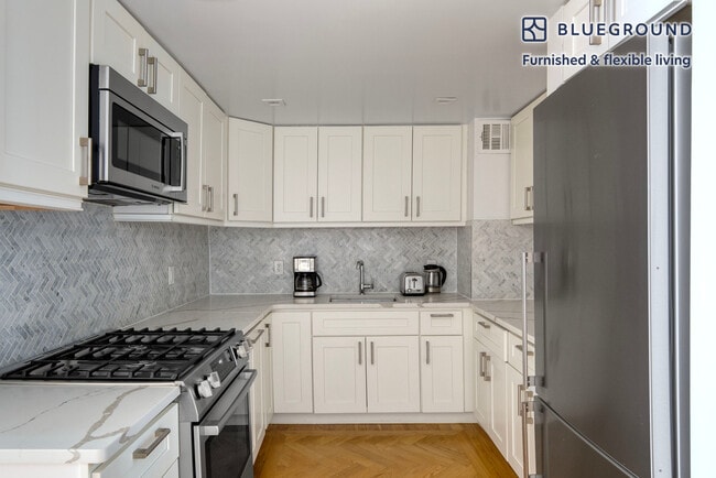 Building Photo - 160 E 88th St