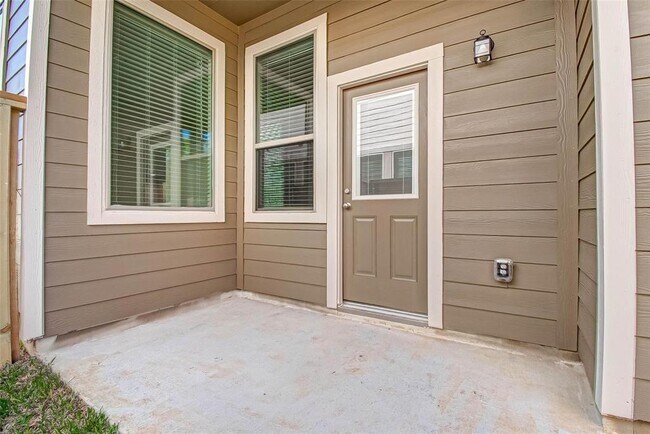 Building Photo - 315 N Spotted Fern Dr