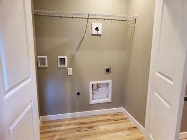 Building Photo - 3 Bedroom 2.5 Bath in Tumwater