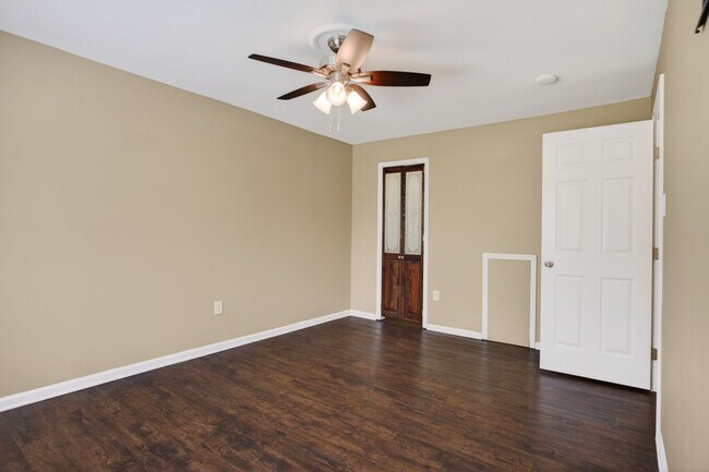 Building Photo - Beautifully Renovated Single-Level Condo in Hatboro-Horsham