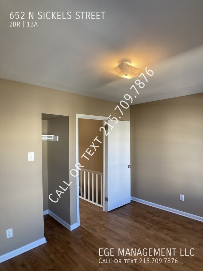 Building Photo - Cozy 2 bed 1 bath with backyard. Renovated!!