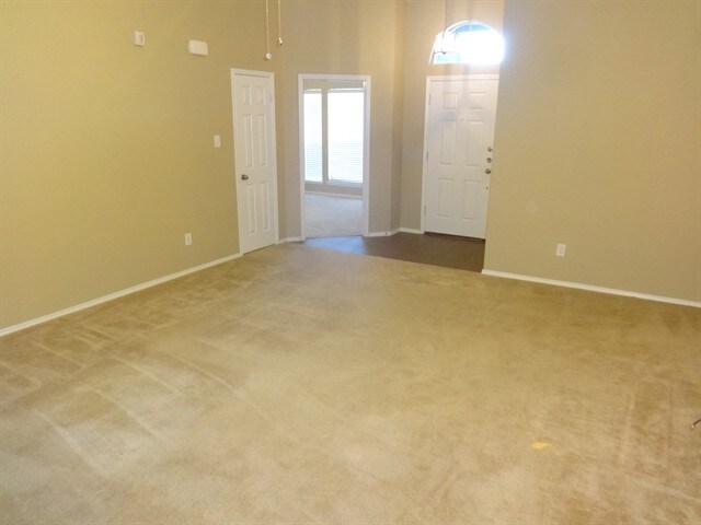 Building Photo - 741 Fairview Ave