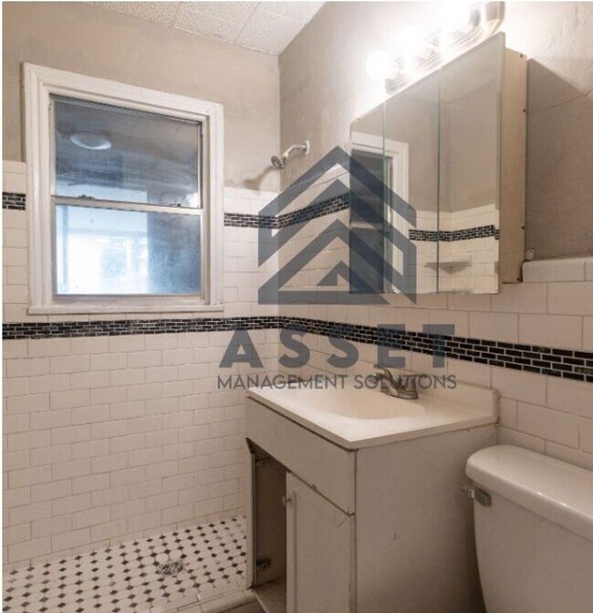 Building Photo - 316 E Harmon Dr