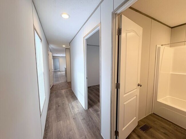 Building Photo - 10610 State Rte 762