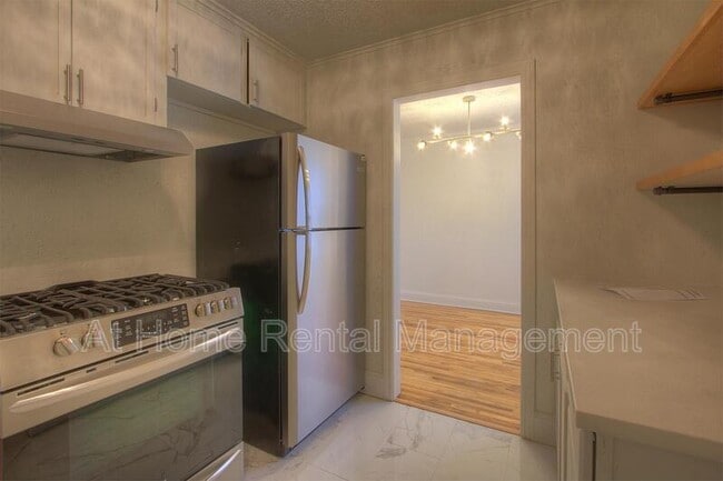 Building Photo - 1331 E 43rd St