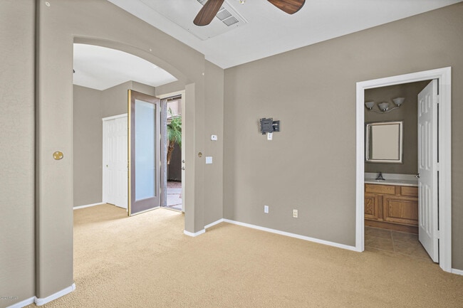 Building Photo - 4129 E Clubview Dr