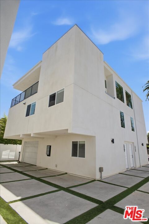 Building Photo - 14165 Calvert St