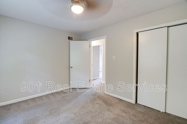 Building Photo - 2998 Stage Park Pl